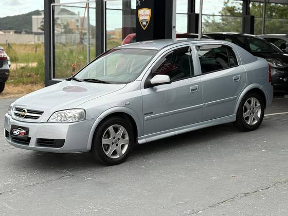 CHEVROLET ASTRA 2.0 MPFI ADVANTAGE 8V FLEX 4P MANUAL CHEVROLET ASTRA 2.0 MPFI ADVANTAGE 8V FLEX 4P MANUAL